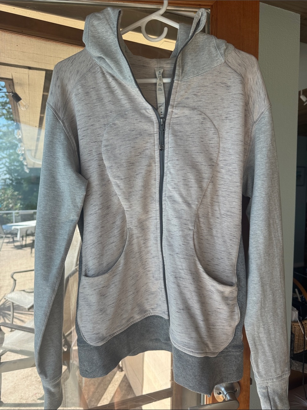 Lululemon Women’s two-toned grey Zip-Up Hoodie size 10 EUC